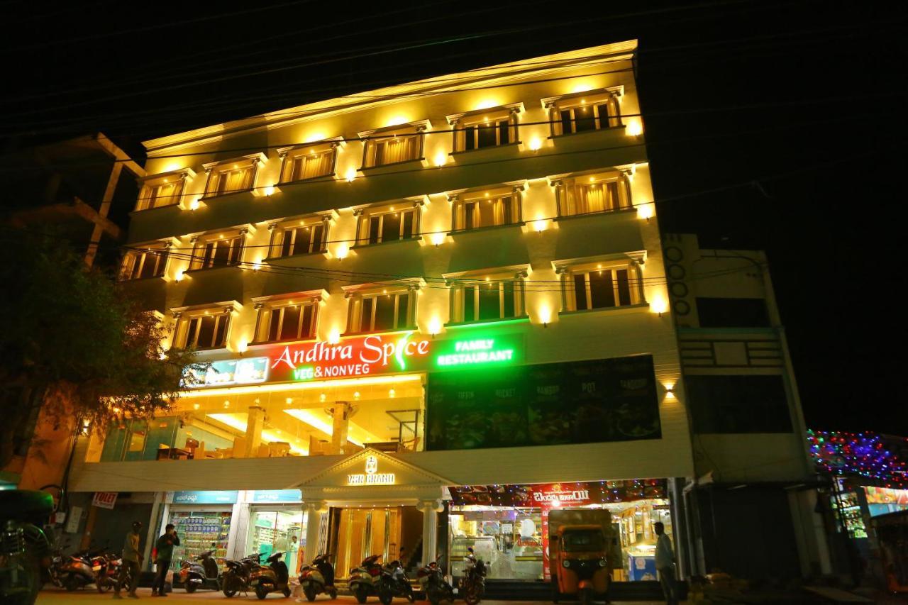 ホテル Vsr Grand Madanapalle エクステリア 写真